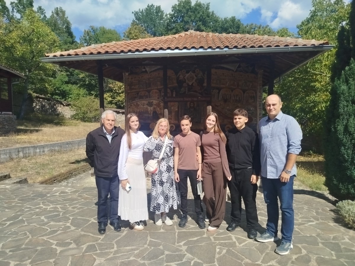 DKPecenjevce's tweet photo. У манастиру Светог Јована у Јашуњи одржана је манифестација „Јефимија“ – такмичење у рецитовању духовне поезије, које је ове године окупило 34 такмичара.
Најуспешнији су били: Лазар Пешић, Ивона Крагујевић и Ангелина Ивановић https://t.co/vcNRAl3wRL