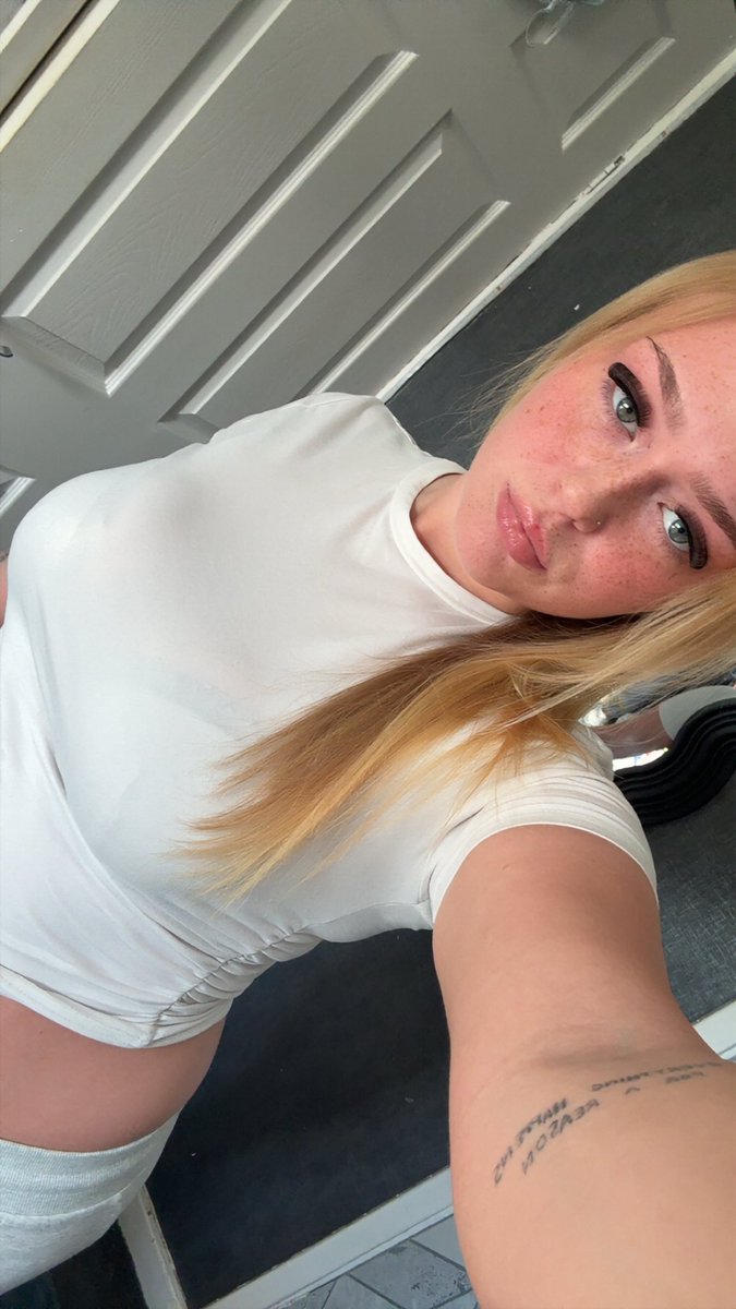 goddess_courts's tweet photo. I wanna go shopping so like which losers paying ? 

Findom
Humanatm https://t.co/Qisc0PhSrv