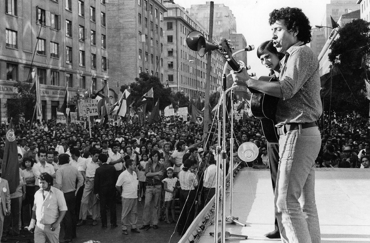 Camiloparada's tweet photo. "Yo soy un trabajador de la música, no soy un artista. El pueblo y el tiempo dirán si soy un artista. Yo en estos momentos soy un trabajador y un trabajador con conciencia muy definida, como parte de la clase trabajadora que lucha por construir una vida mejor".
Victor Jara https://t.co/btjD06V53Z