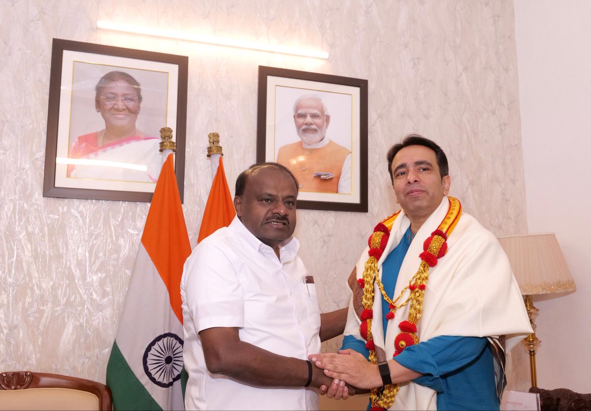 jayantrld's tweet photo. A productive discussion with @hd_kumaraswamy ji on strengthening collaboration with @MHI_GoI and @SteelMinIndia, and increasing PSUs & private industry participation in the #PMSETU 

Transforming India’s skilling ecosystem calls for an all-hands-on-deck approach, with Ministries, PSUs and industry working together to align skills with emerging opportunities!

#PMSETU #SkillIndia