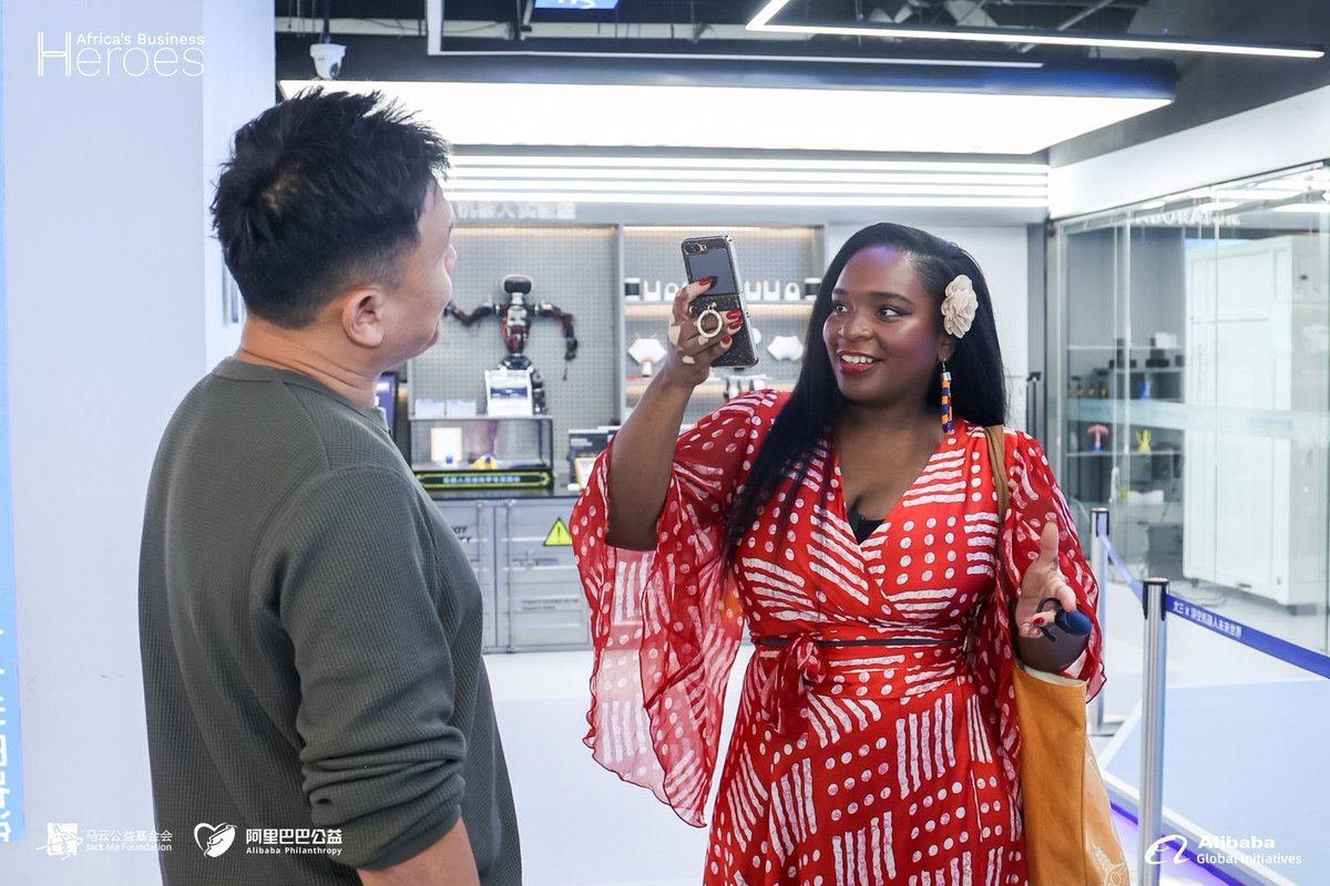 tisyamukuna's tweet photo. Je suis en Chine dans le cadre du programme African Business Heroes de la Fondation Jack Ma / Alibaba où j'ai été sélectionnée parmi le top 10 des entrepreneurs Africains sur plus de 20 000 profils.
J'essaye de vous faire un vlog de mon périple chinois jour après jour.
A très vite.