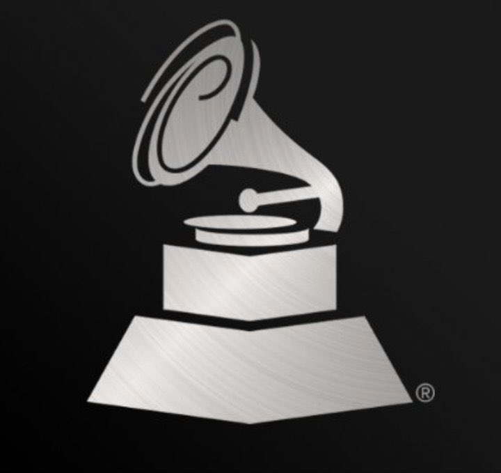 slayykdk's tweet photo. es increíble como Kenia Os, Danna, Belinda y otras artistas mexicanas, no fueron tomadas en cuenta por los Latin Grammys este año, es frustrante cuando han lanzado proyectos valiosos y merecidisimos de una nominacion. #LatinGRAMMY https://t.co/mwUyQMb0Dz