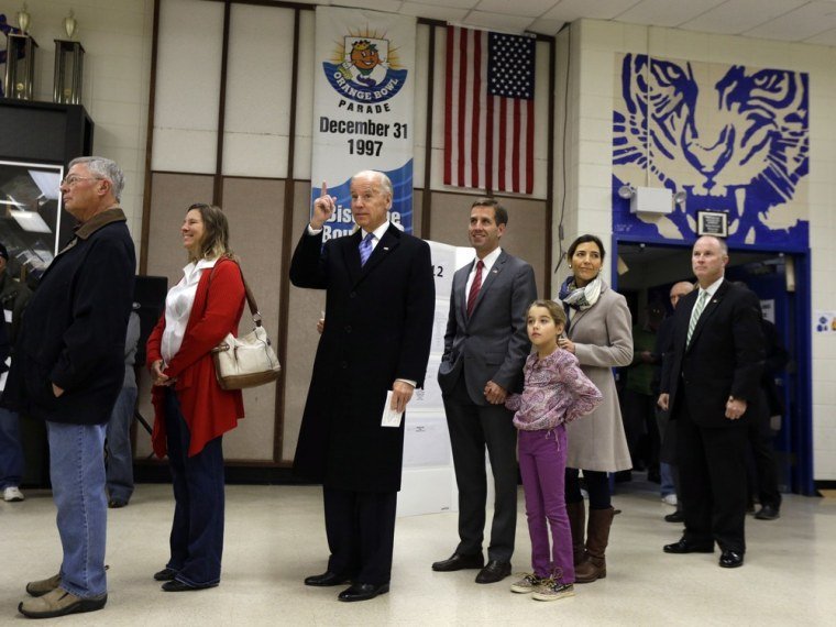 ChrisDJackson's tweet photo. No mail-in ballot. No special treatment. No exceptions because he’s a former president.

He stands in line and votes just like the rest of us.

A modern-day Harry Truman. A true man of the people. 🇺🇸 https://t.co/AqX3Dqp8PC