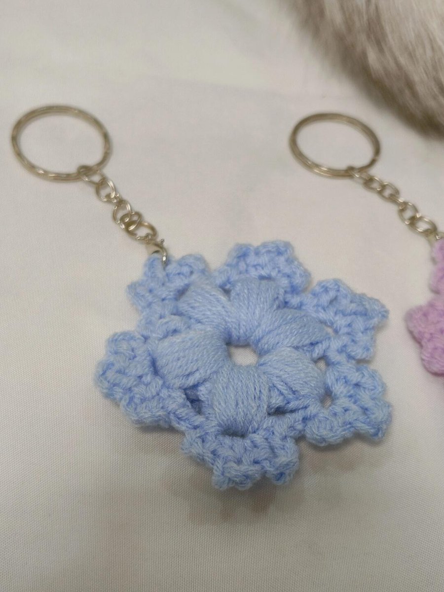Dkslqkbs24's tweet photo. Just finished my 3D woven felt keychain—soft, eco-friendly, and perfect for daily use!  Small crafts make big happy vibes!， https://t.co/nrRvLsrT5J