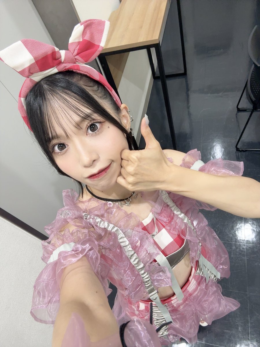 AsakaOfficial's tweet photo. #亜咲花10周年 ベストアルバム『Song of LIFE』
発売記念イベントinアニメイト池袋本店
ありがとうございました！🎙️💙

皆様からもらった愛のおかげで
歩みを止めることなく、今日という日を迎えることができました。
昔よりも可愛く！あざとく！美しく！
ビジュアルも音楽も、より磨きをかけます🥰 https://t.co/DBTBsleyUq