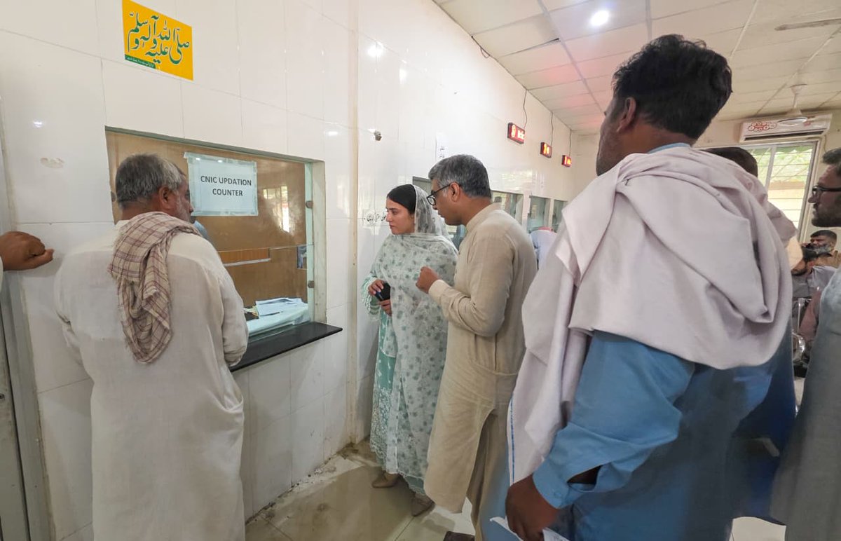 DCHaripur's tweet photo. زمین کے ریکارڈ کی CNIC اپ ڈیٹ اور ای-فرد!
ایڈیشنل ڈپٹی کمشنر (جنرل) ہری پور مس بشارت بی بی کا SDC دورہ�� شناختی کارڈ منسلک کاری کے عمل کا جائزہ۔
نادرا ای-سہولت سے ای-فرد کا باآسانی حصول ممکن
مالکانِ اراضی کو CNIC کی فوری اپ ڈیٹ کی ہدایت
#Haripur #EFard #SDCHaripur #DCHaripur #KP https://t.co/LC8F951mat