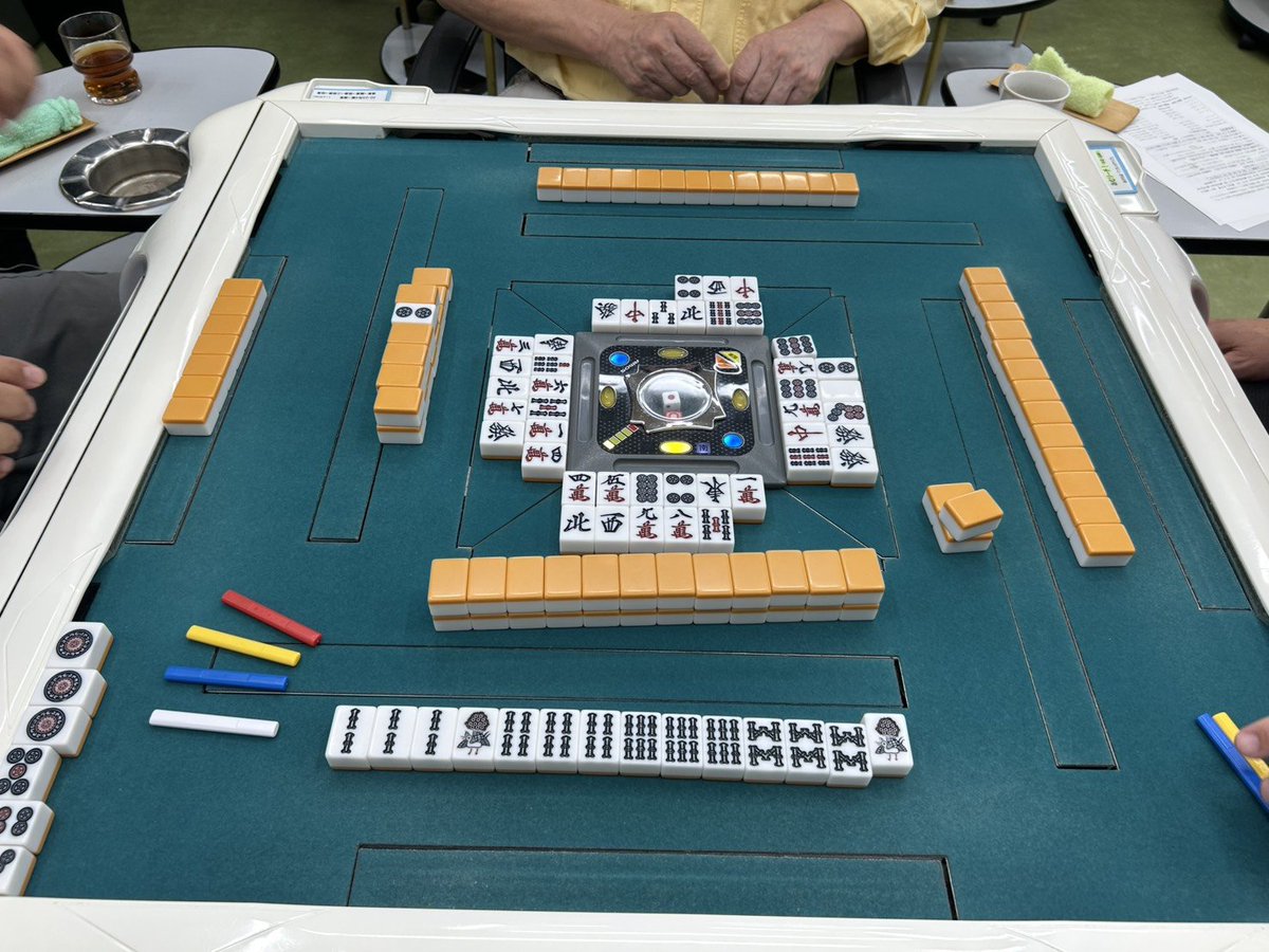 chankan_omura's tweet photo. 【おむリーグ　シ10ー11】
出ました♪のぞみんくん、親の四暗刻単騎ツモ！緑一色と見間違えるほどの美しい四暗刻でした😇デイリーはedasさん獲得も、首位はののちゃんキープ。yondくん猛追も現在２着まで。さあ27日、秋競馬GIシリーズ開幕日に今期千秋楽です！
#おむリーグ https://t.co/YpYsk1nfZ6