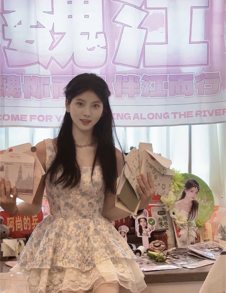 Svrluvashang's tweet photo. 260916 아상오늘은부자됐어? 🆙

내가 이렇게나 많은 사랑을 받았는데, 어떻게 자랑하지 않을 수 있겠어요!

정말 정말 많은 사랑을 보내줘서 고마워요.
여러분과 함께 이렇게나 많은 시간과 추억을 만들어갈 수 있어서 정말 행복해요.
……여러분이 어디에 있든! https://t.co/79AQKAq5pV