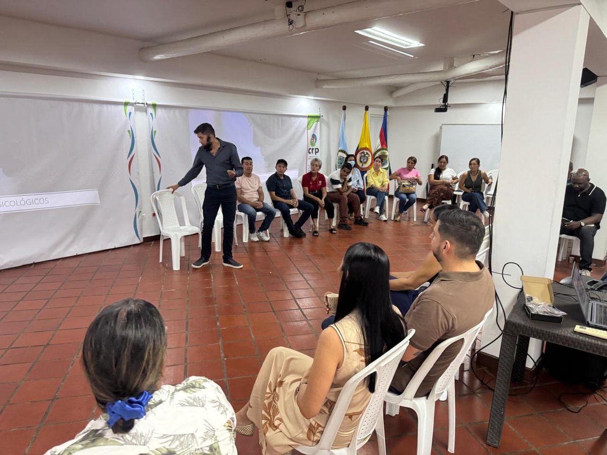 Educacion_Cali's tweet photo. Tras el sismo les ofrecimos charlas de:

Autorregulación del estrés
Escucha y empatía
Cuidado mutuo

#educacionCali https://t.co/mXZT1AiltT
