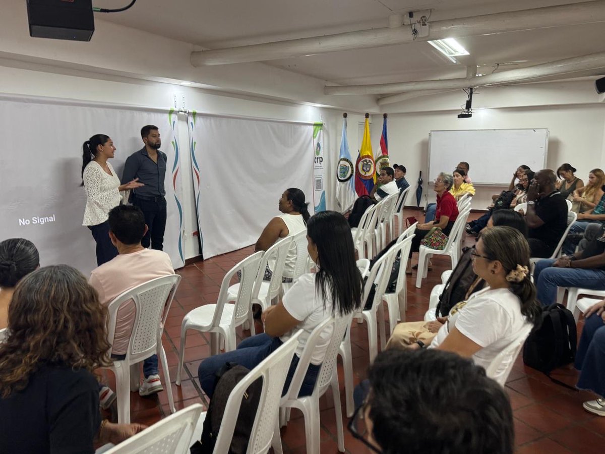 Educacion_Cali's tweet photo. Tras el sismo les ofrecimos charlas de:

Autorregulación del estrés
Escucha y empatía
Cuidado mutuo

#educacionCali https://t.co/mXZT1AiltT