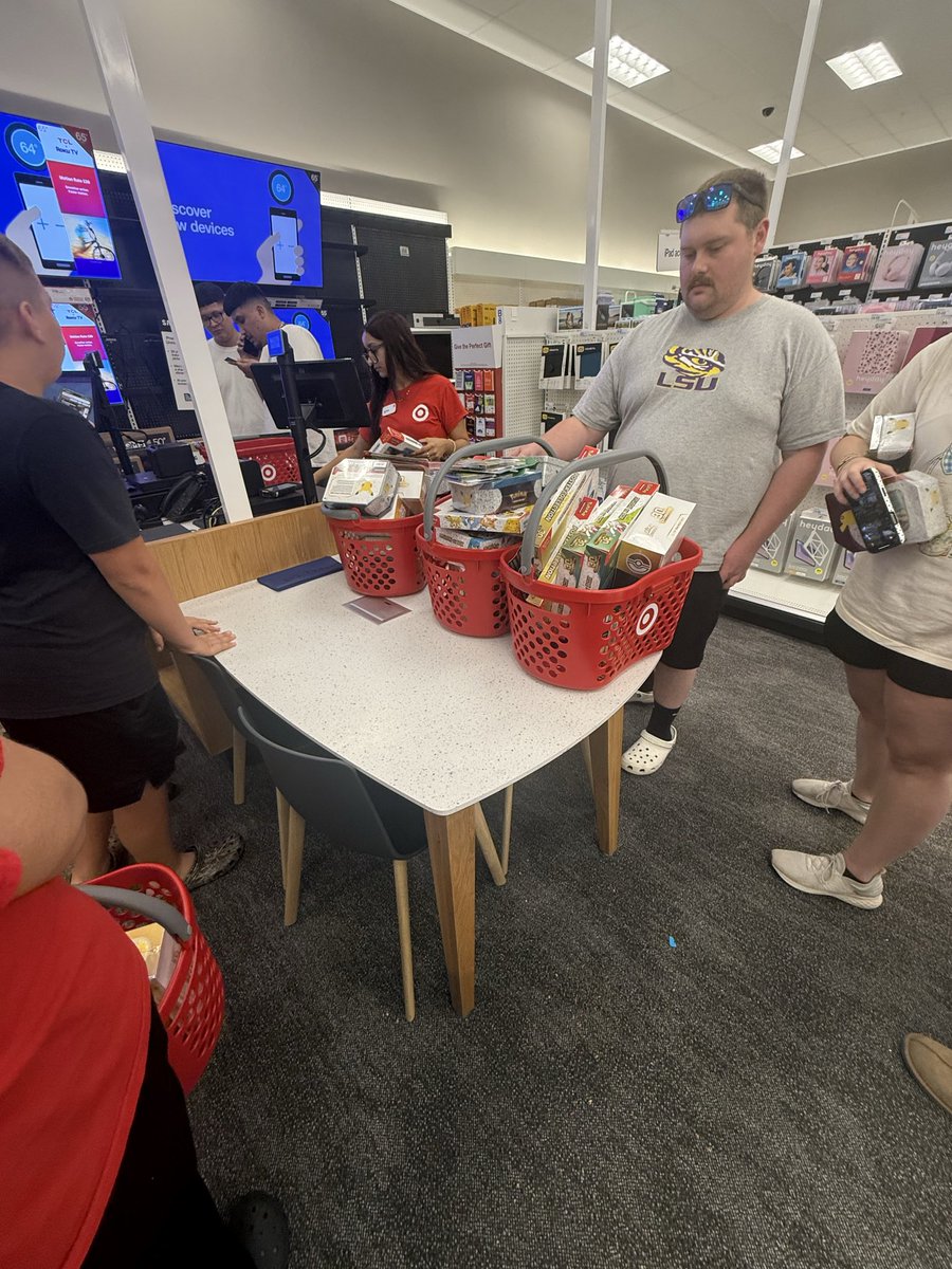 J_BAR_03's tweet photo. @Target 2 items per person……you guys are horrible at letting other ppl have a chance do better target https://t.co/WcRP9NPehU