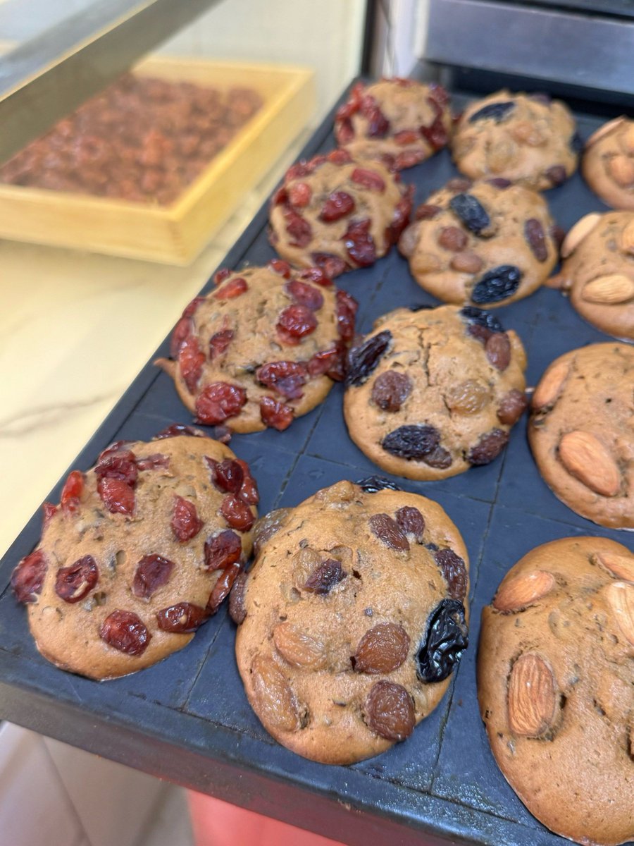 layalicious's tweet photo. Just baked warm chocolate chip cookies with my kid while rain tapped the window—small moments that taste like happiness. https://t.co/NeKivRoiHs