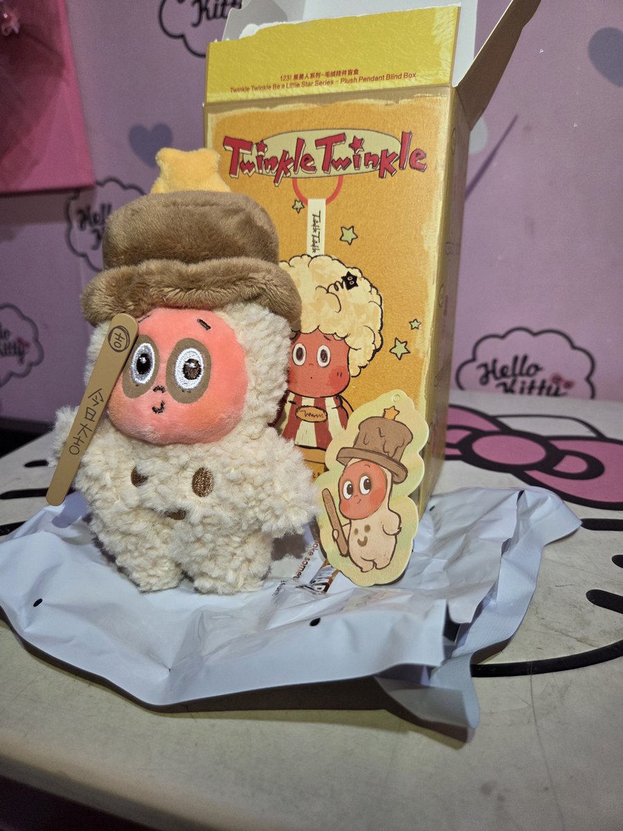 bearollieman's tweet photo. WTSSS POP MART Twinkle Twinkle Be a Little Star Series 170k nego tipis, barusan bgt dibuka dan lgsg jual karna kurang suka warnanya ajaa, dm me for more info yaw
*foto ori lgsg pakai hp barusan bgt

#wts #popmart #BU #blindbox https://t.co/eHttmMbXIF