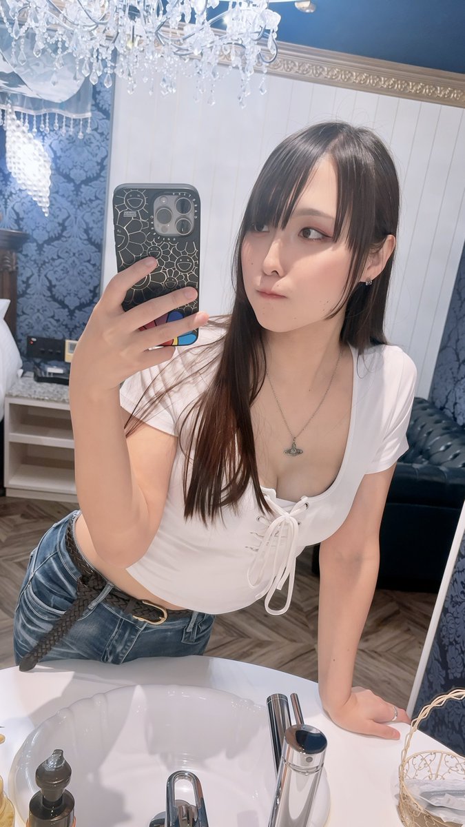 kuroro_clone's tweet photo. 豪華なシャンデリア💡✨✨ https://t.co/r2BFkZ5jzH