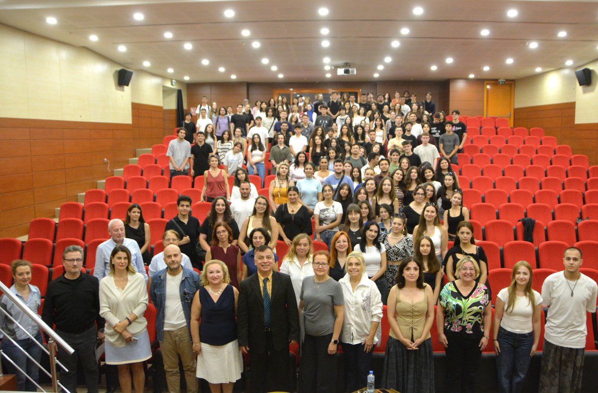 bilgehan2010's tweet photo. Ege Üniversitesi İletişim Fakültesini bu sene kazanan birinci sınıf öğrencilerimiz ile muhteşem bir oryantasyon toplantısına imza attık. Sevgili öğrencilerimiz ile birlikte ilerlemeye devam edecegiz. Öğrencilerimizin dağ gibi arkasındayız.
#EgeÜniversitesi
#Oryantasyon https://t.co/FEfuVUntqX