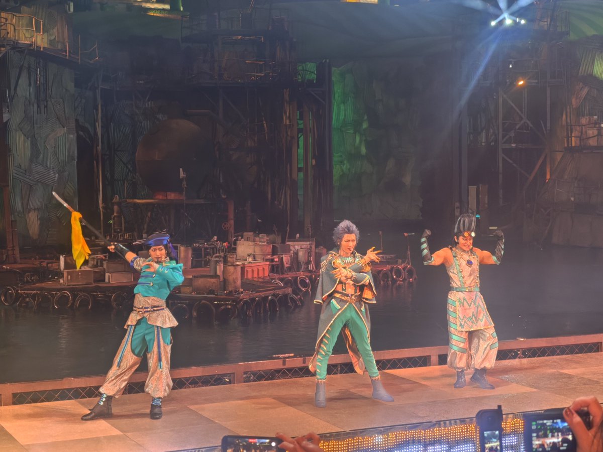 glacier1709's tweet photo. ユニバワンピ見てきた！
キャプテン来ないと思ってたからキャプテン来て死んだし、今年も敵ボスの人がかっこよすぎて良 https://t.co/DpR1pJL0WA