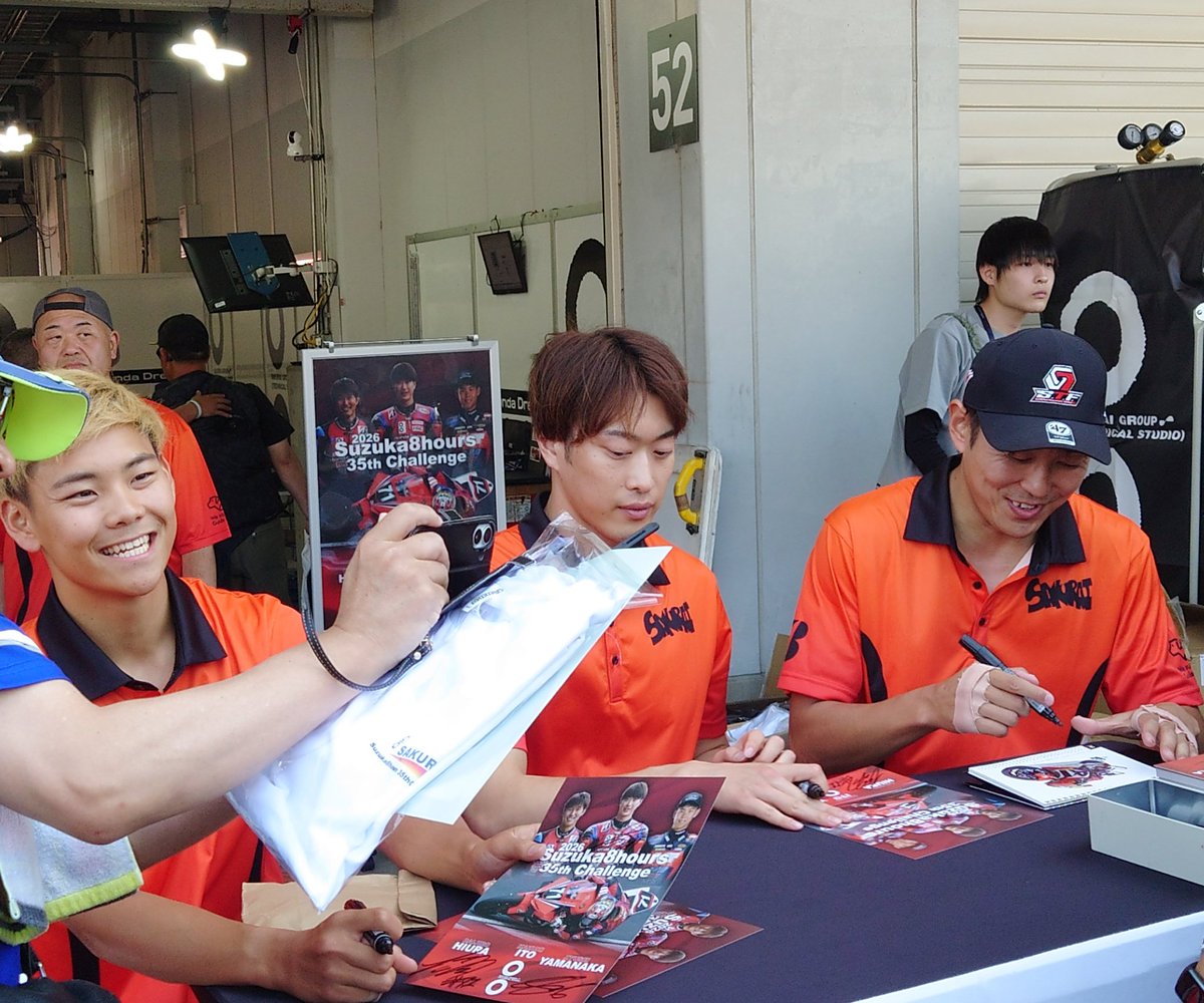 yoshiminezeku's tweet photo. @yamanaka_ryusei XLでダボダボっと着たいですー🏍️桜井で走ってくれてめちゃ嬉しかったなー。隠し撮りで失礼します🙇💦 https://t.co/i2YqFi6ATs