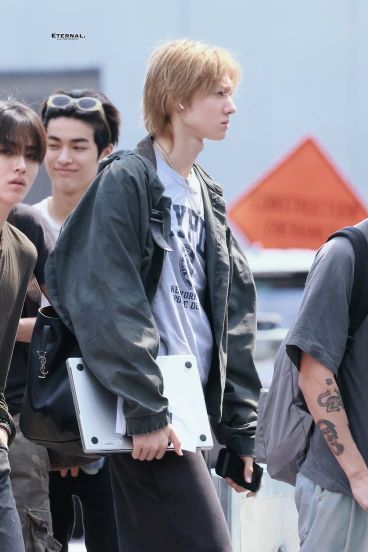 corbetis's tweet photo. martin as a college student https://t.co/r7ZgNXWRHc