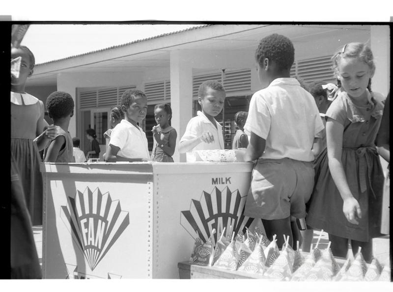 KZankeli's tweet photo. students of ghana international school, accra, line up for a fan milk treat, c. 1969.

🎥: willis bell via new york public library. https://t.co/YxLjW9Ere2