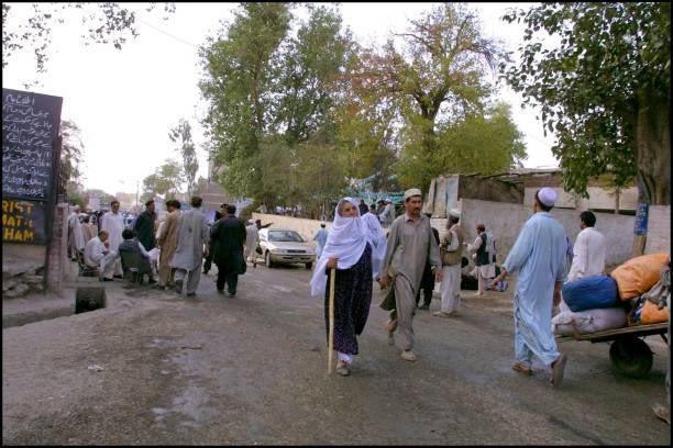 25YearsAgoLive's tweet photo. Tens of thousands of Afghan refugees have arrived at the closed borders of Iran and Pakistan. They are not admitted. 

A total of 2.6 million Afghans are now in the process of fleeing the country. https://t.co/XMZz1xhXLR