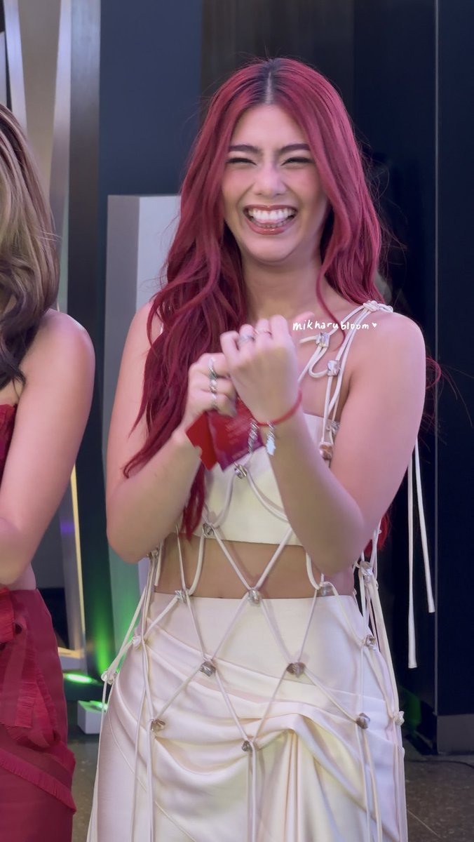 mikharubloom's tweet photo. She’s that happy sa jollibee bracelet nya 🥹 #ForgottenIsland https://t.co/DgSXieUpCm