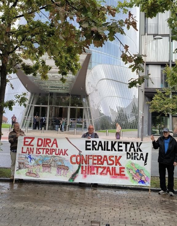 HerritarBatasun's tweet photo. IBERDROLAN AURREAN... BORROKA ZILEGIA DELAKO ... JOTAKE IRABAZI ARTE 🚩🏴✊✊ https://t.co/4y40lLALe6