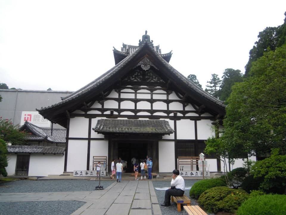 mido_u13's tweet photo. 振り返りお出掛け記録
宮城県 瑞巌寺

瑞巌寺の門をくぐると杉並木
東日本大震災の被害で多くの巨木が枯死し伐採されたそう
震災前はもっと密度高く杉の木が生えていたんだろうね
3枚目は庫裡
国宝になっている本堂がまさかの回収中…残念
こちらの庫裡の中から回収中の本堂裏が見学出来ました https://t.co/rgZdsPqfmx