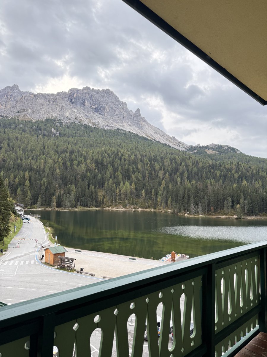 BellBingo's tweet photo. Grand Hotel misurina, Dolomites, Italy ตื่นมาได้วิวทะเลสาบ misurina สวยมาก ห้องอาหารเช้าได้วิวทะเลสาบ https://t.co/lMEDqVMtHJ