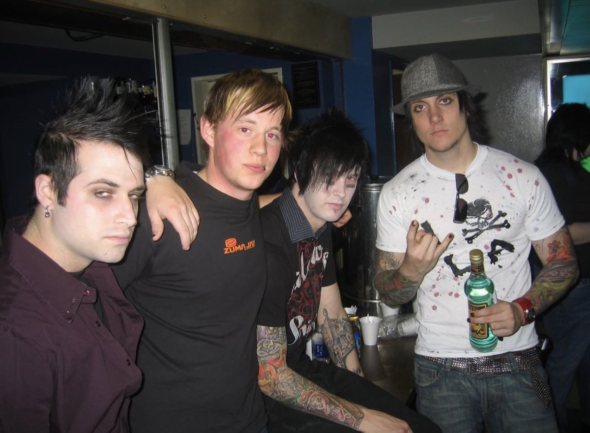 daily_a7x's tweet photo. https://t.co/szGW4Dj0pX