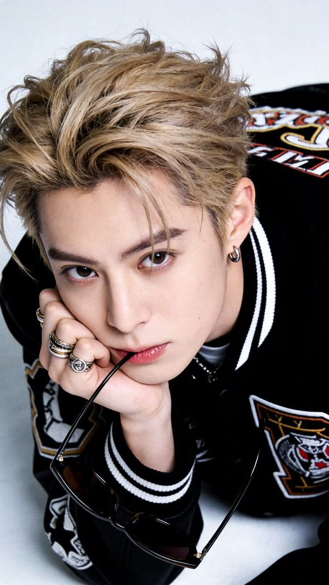 updateasiatico's tweet photo. Blogueira pede desculpas ao ator #DylanWang (Wang Hedi) após espalhar rumores falsos de que ele teria aplicado ácido hialurônico no pênis e sofrido uma embolia vascular

O estúdio já denunciou o caso à polícia e acionou uma equipe de advogados para responsabilizar os envolvidos. https://t.co/d6Q85AGVXN