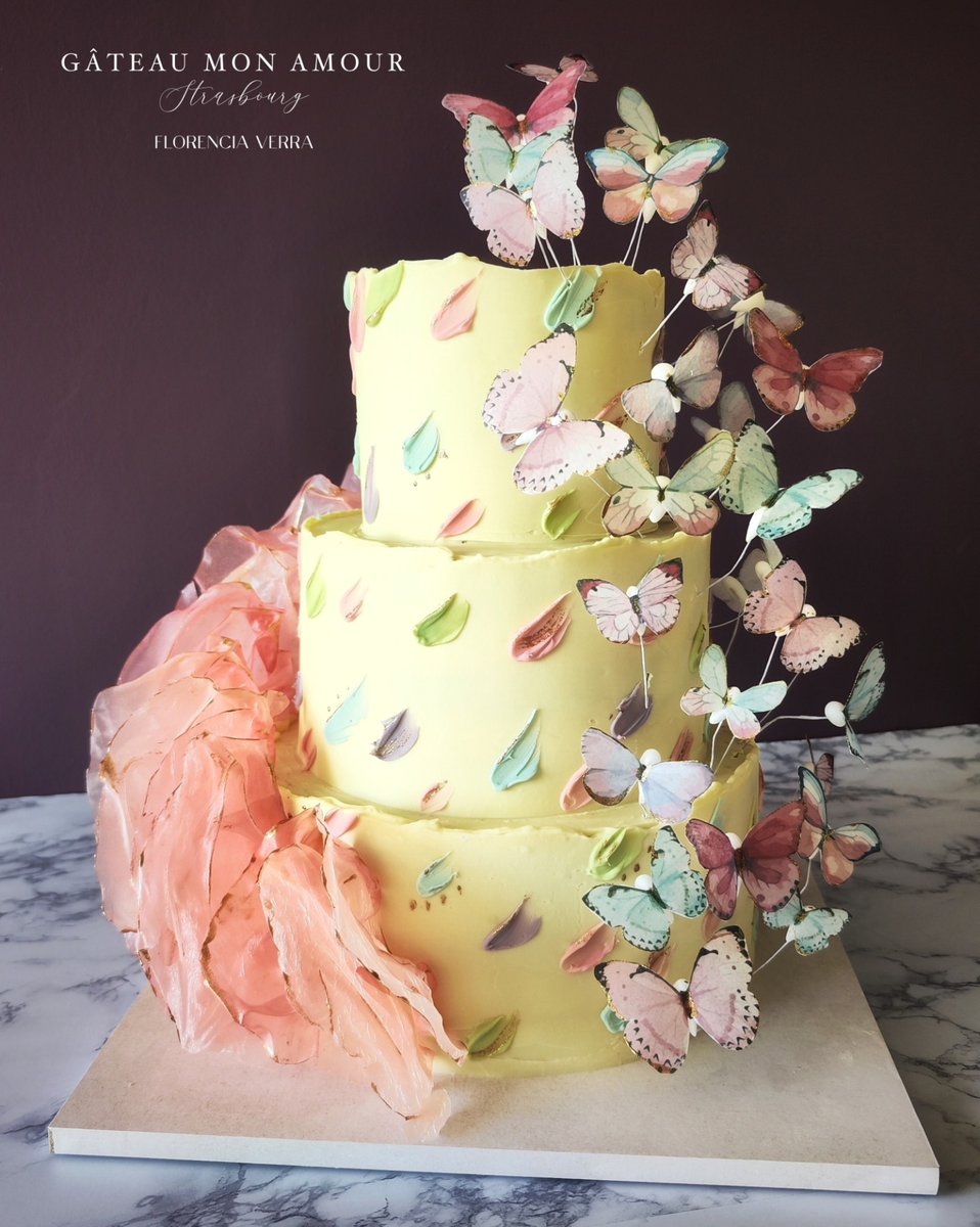 LuettaFuelt8w's tweet photo. Such a magical cake! A lovely inspiration for weddings, christenings, or birthdays. And undoubtedly one of my favorite designs. For inquiries and orders: 0771689199 or gateaumonamour@gmail. com https://t.co/L7L8DQipsN