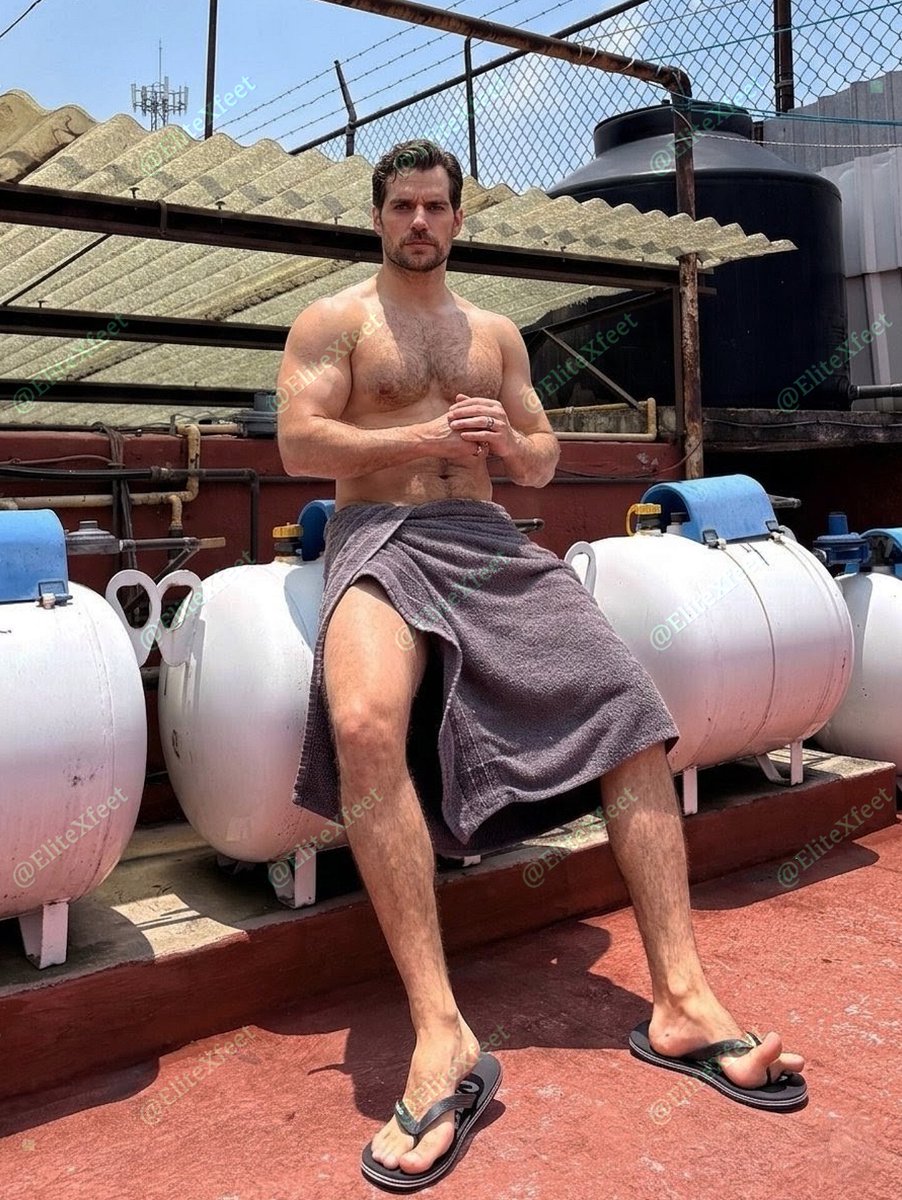 EliteXfeet's tweet photo. Henry Cavill's feet 🤭💋 https://t.co/8gOxiccNme