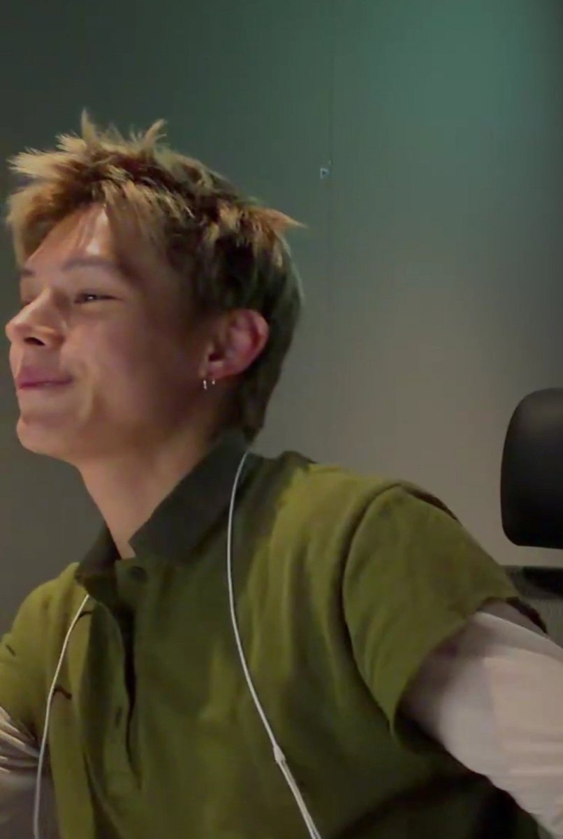 gemsblond's tweet photo. HIS DIMPLE WHISKERS OH MY GOD 😭💗 https://t.co/Lr5NMQHovj