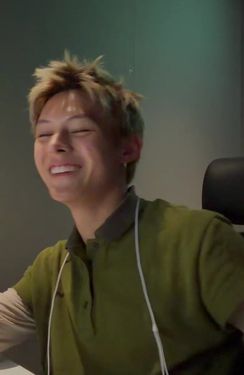 gemsblond's tweet photo. HIS DIMPLE WHISKERS OH MY GOD 😭💗 https://t.co/Lr5NMQHovj