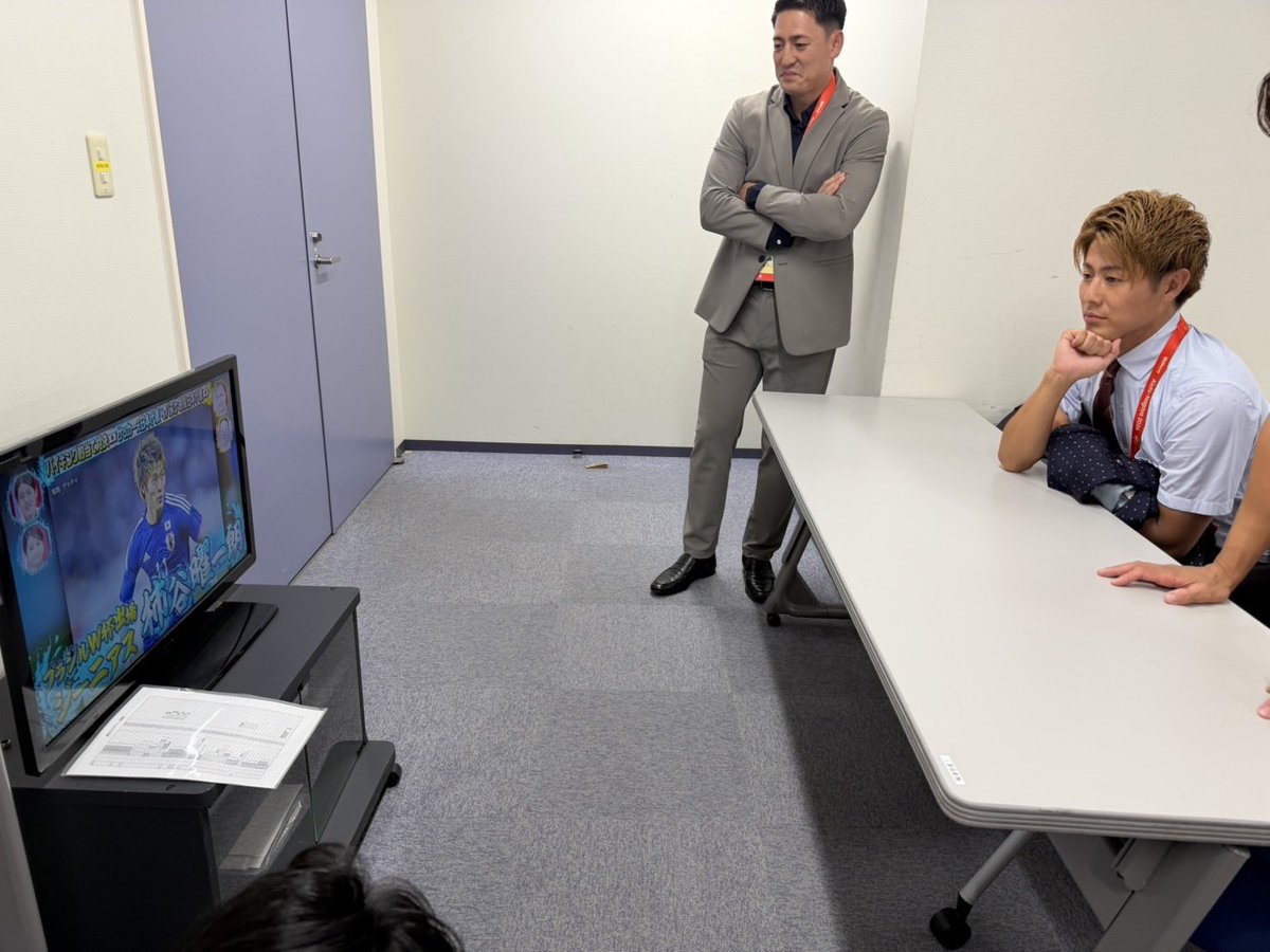ninochoco_tbs's tweet photo. ＼#ニノチョコマッチ 放送中！／

アジア大会後に
二宮さんと柿谷さんがニノチョコマッチ
リアルタイム観戦📣

みなさんも楽しんでいただけていますか？💭

#二宮和也 #柿谷曜一朗

⚡️『 #ニノチョコマッチ 』⚡️ https://t.co/GOEj3OAsVT