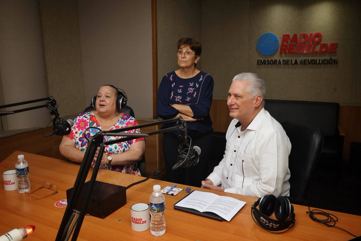 Yadirsp's tweet photo. 🇨🇺| El Primer Secretario del #CCPCC y Presidente de la República, @DiazCanelB, estuvo esta mañana en Radio Rebelde y anunció la salida al aire próximamente de su programa Criterio Compartido, un espacio para dialogar sobre la realidad de #Cuba. #CubaEstáFirme #LatirAvileño https://t.co/IKExfGlgD7