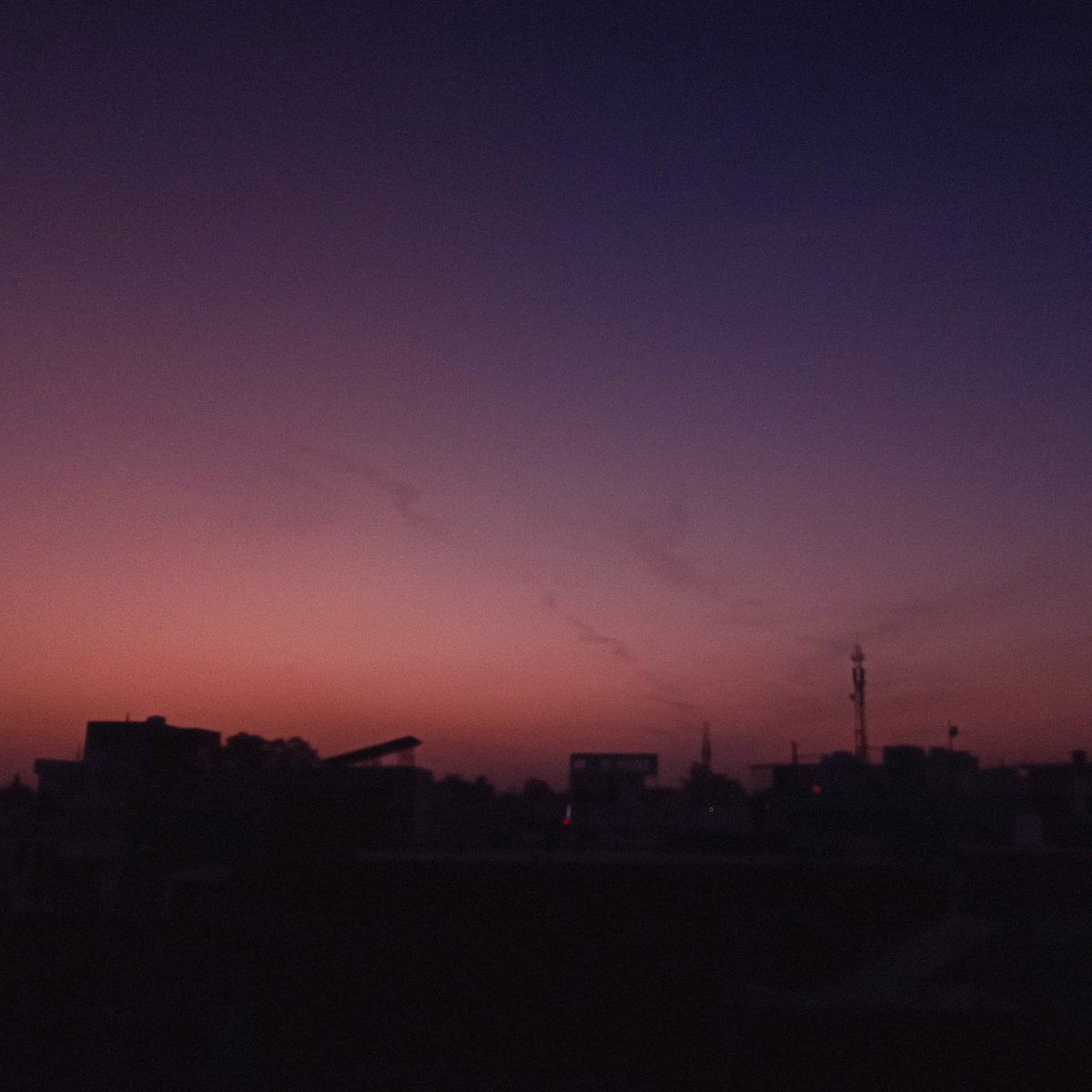 pics_el's tweet photo. evenings hit hard when life goes down https://t.co/9mOpOkOJle