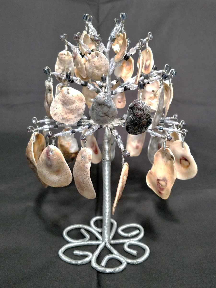 AngelaRienerth's tweet photo. !!! 35% off!!! Silver Oyster Tree, Vendor #629, available at Blue Crow Antique Mall, Painter, Va. @bluecrowantiques #art #handmade #tree #beads #wire #silver #oyster #shells #vintage #collectible #collector #collection #collectorsarewatching https://t.co/f0phAJvcUw