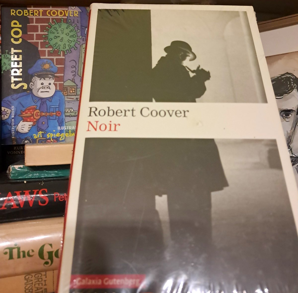 Eternauta1's tweet photo. Un saldo en Dickens no se le niega a nadie: Noir de Robert Coover, ed. Galaxia Guternberg. $8 mil pesos. https://t.co/8sF7hLbulq