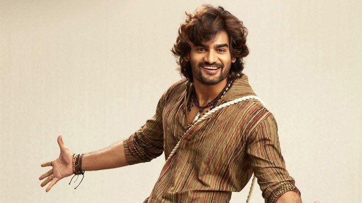 TheTeluguDaily_'s tweet photo. 🚨 KARTIKEYA GUMMAKONDA TURNS DIRECTOR!

#Kartikeya is reportedly set to make his directorial debut and play the lead role in his own film.

The project was launched with a pooja ceremony, with shooting expected to begin next month. https://t.co/wfA1AbeRpm