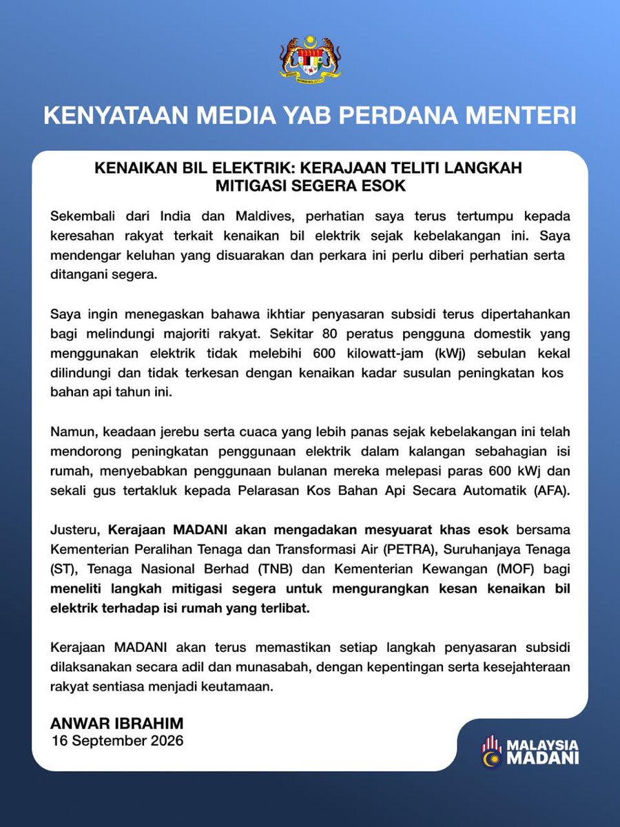 MFikrijamal's tweet photo. BIL ELEKTRIK NAIK? KERAJAAN PANGGIL MESYUARAT KHAS ESOK.

PMX dengar rungutan bil elektrik dan umum mesyuarat khas bersama PETRA, MOF, ST &amp; TNB bagi meneliti langkah segera untuk rakyat.

#BilElektrik #TNB #PETRA #KosSaraHidup #fyp https://t.co/zDv5BA8goq