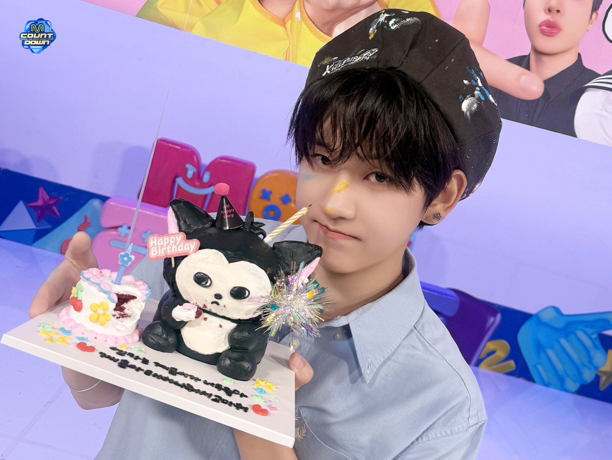 MnetMcountdown's tweet photo. ᥫ᭡ 𝐇𝐀𝐏𝐏𝐘 𝐊𝐘𝐄𝐇𝐎𝐎𝐍 𝐃𝐀𝐘 ᥫ᭡

생일 참 좋네요 
엠카 남편 이계훈 마음껏 축하해 줄 수도 있고 🤩

#엠카운트다운 #MCOUNTDOWN
#계훈 #Kyehoon #KickFlip 
#HappyKyehoonDay
#오늘은_내가_생축짱짱계후니 https://t.co/WnoSrIAIdL