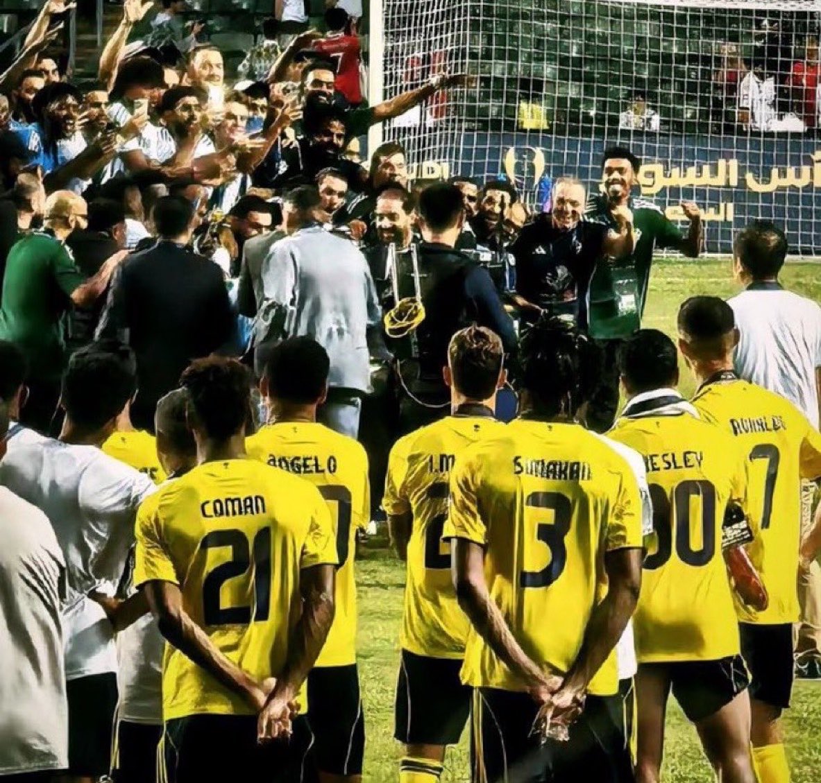 lliipi_'s tweet photo. 🟢- معلومة 

اذا حقق الاهلي كاس القارات - باذن الله - 

ستكون اول مباراة للاهلي بأرضه ضد النصر 

هل بيسوون ممر شرفي لـ مشرف القارة؟ https://t.co/2KgpF7hyMI