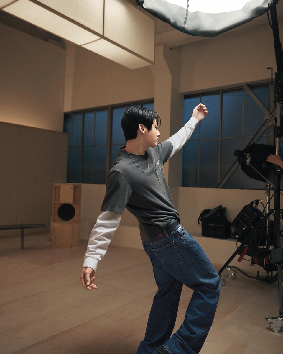 archiveforJK's tweet photo. behind the scenes of jungkook for calvin klein (4K)📸🤍 

a thread. https://t.co/5ZqPRd6SE5
