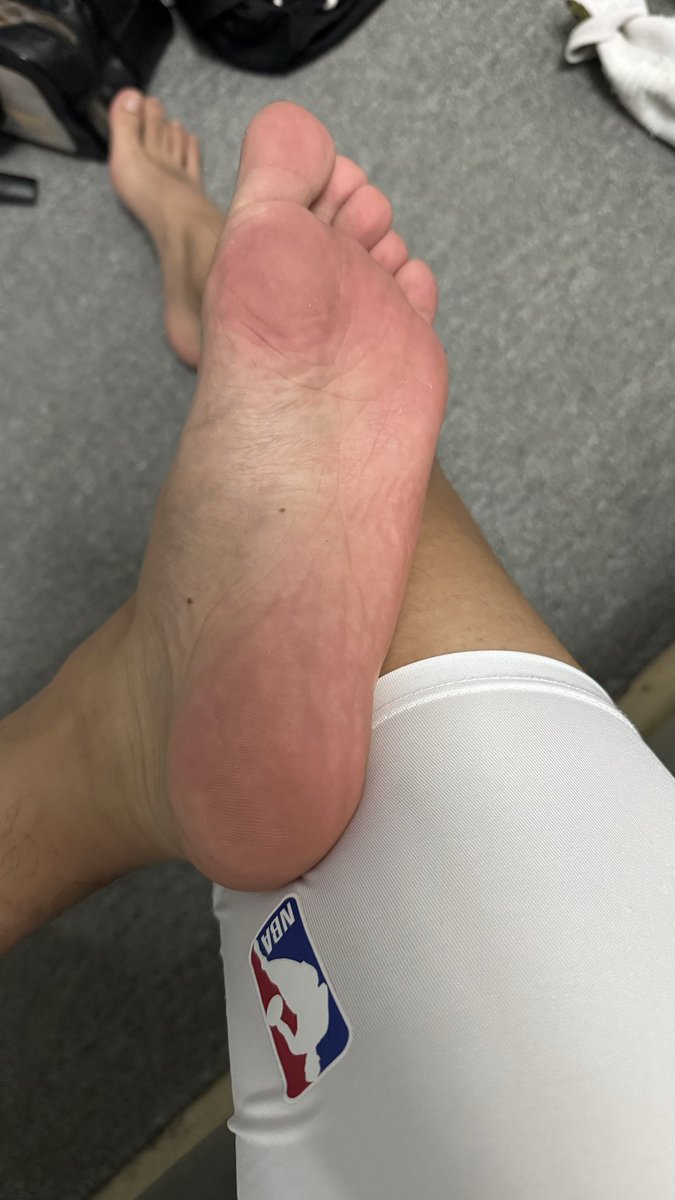 sensen11s's tweet photo. 滚过来给老子👅脚，傻逼无脑🧠狗
治疗🧠➕q 3776434486
#无脑傻逼 #男高 #ATM奴 #祖宗 https://t.co/cjsRzq36QA