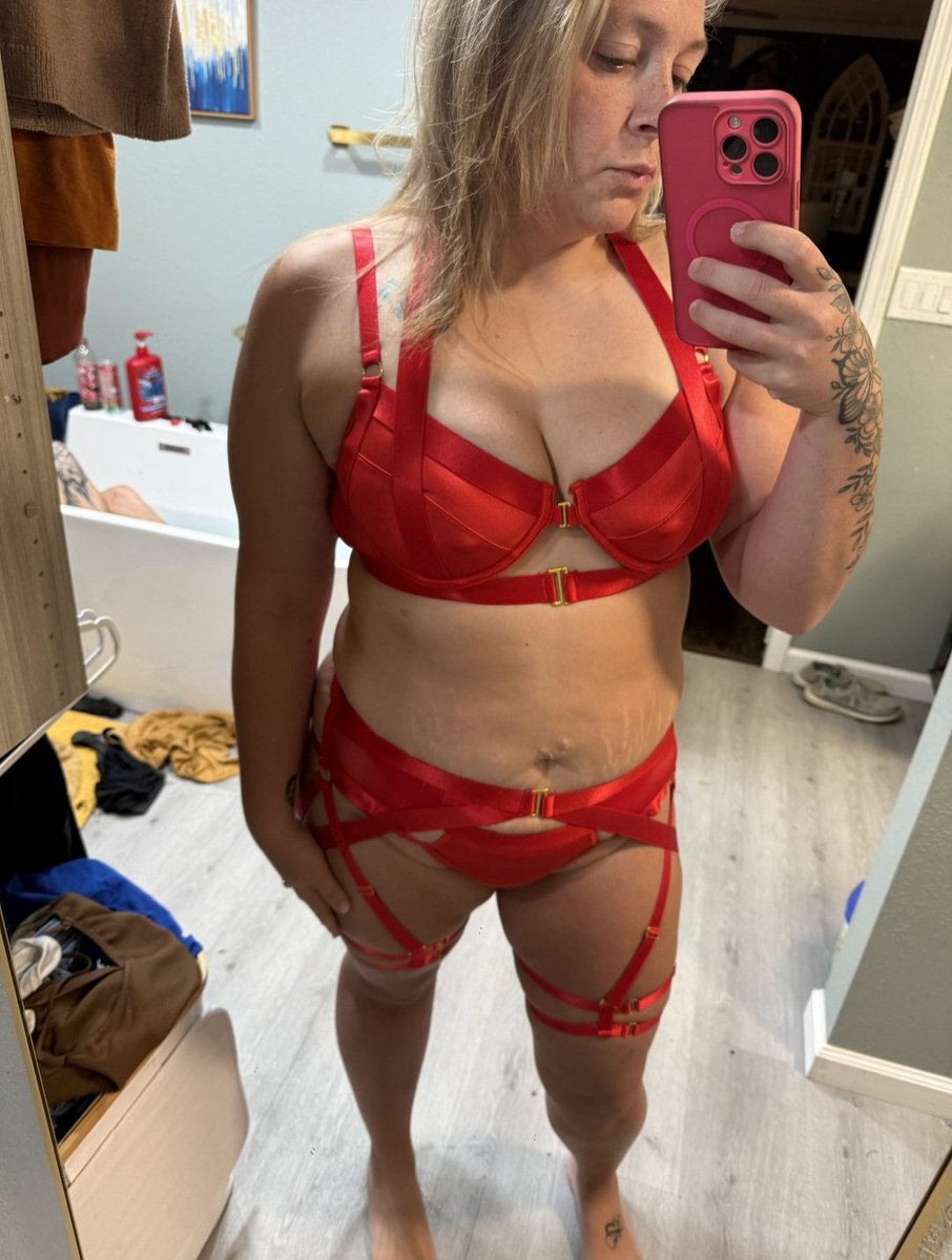 Wifeythick96's tweet photo. Brittany vestal Lebanon missouri #hotwife #bigtitsmomِmy #wife #bigtits https://t.co/VXqokqynmF