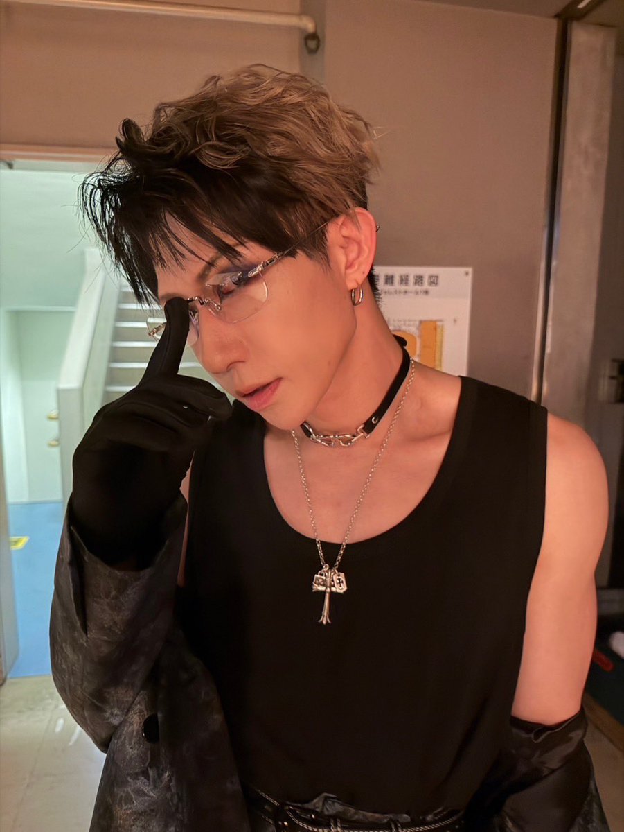 junjunmjgirly's tweet photo. ファンクラブツアー名古屋2日目ありがとうございました🙇‍♂️

楽しすぎて終演後に撮ったの目の焦点合ってない😂 メガネのもなんか充血してるし👀笑

僕は明日から三日間色々な現場でちょっとだけバタバタなんですけど、今日皆様から貰った元気で頑張ります！本当にありがとうございます！感謝🙏 https://t.co/11N0SjEHrp