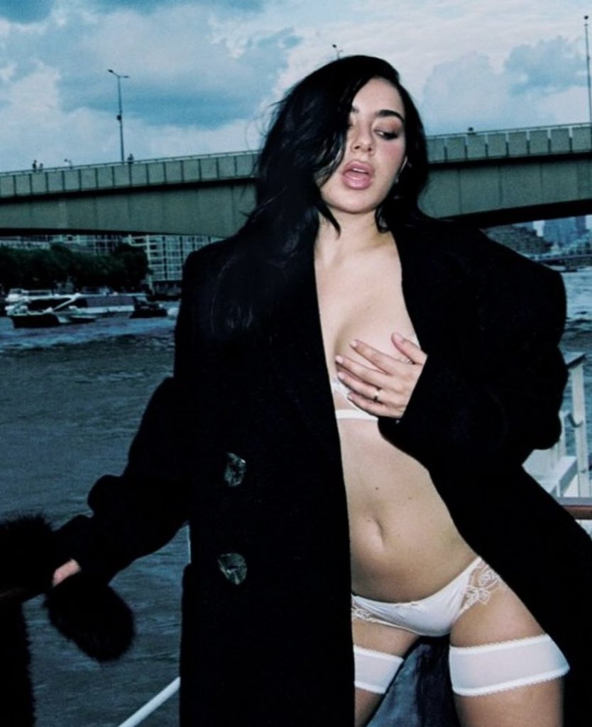 xcxsource's tweet photo. Charli xcx stuns for Playboy. 🖤

📸: Aidan Zamiri https://t.co/mmi6PFBcuA