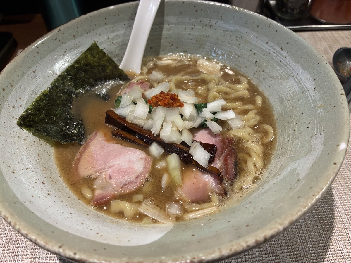 kusukusu2's tweet photo. 麺処 はら田

今週良かったこと
・歯の治療が終わったこと

今週悪かったこと
・追加で2本歯の治療が必要なこと
・無意味に歳をとったこと

書いてあることは全く関係ありませんが
今更なのでお察しください。
美味しかった！
ごちそうさまでした！！ https://t.co/y36tParTtb