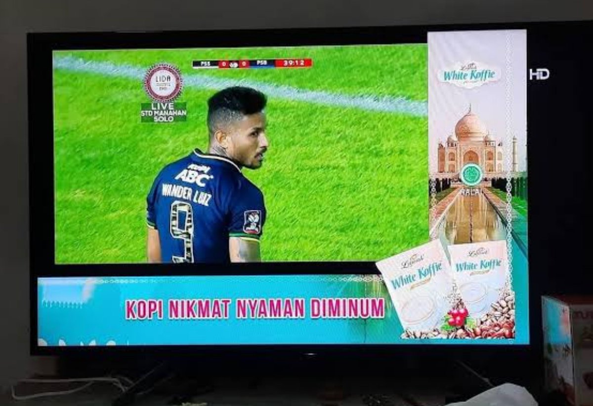 CosmicMayu's tweet photo. POV nonton iklan https://t.co/LunXNmkl0L